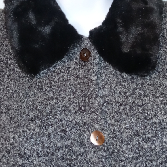 Jennifer Moore Button Down Sweater Size Large very warm - Picture 6 of 10